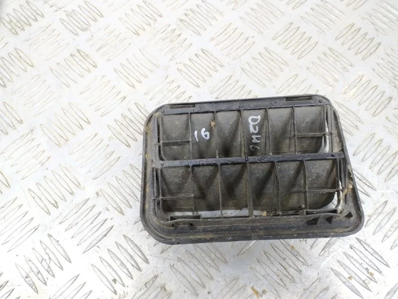 Решетка вентиляционная RENAULT DUSTER 2009-2020 7700838358