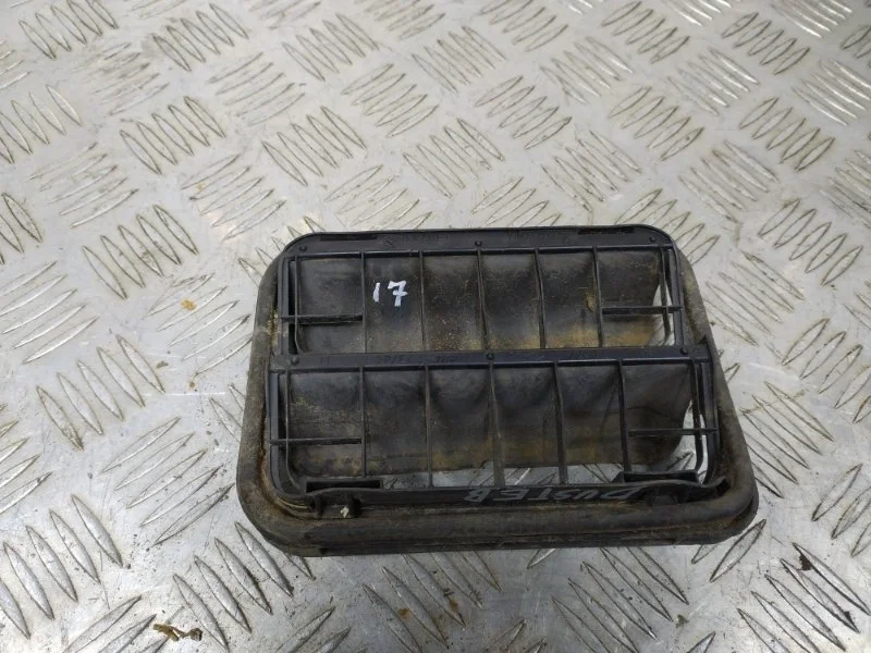 Решетка вентиляционная RENAULT DUSTER 2009-2020 7700838358