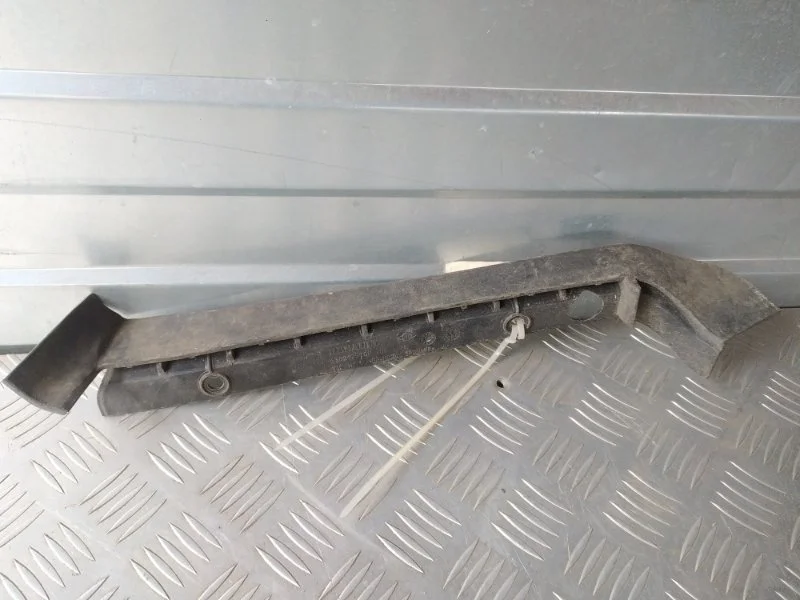 Пыльник крыла RENAULT MEGANE 2009-2016 638219570R, передний левый