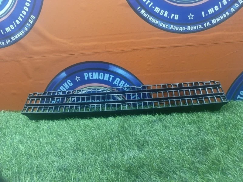 Решетка в бампер центральная RENAULT MEGANE 8200258000