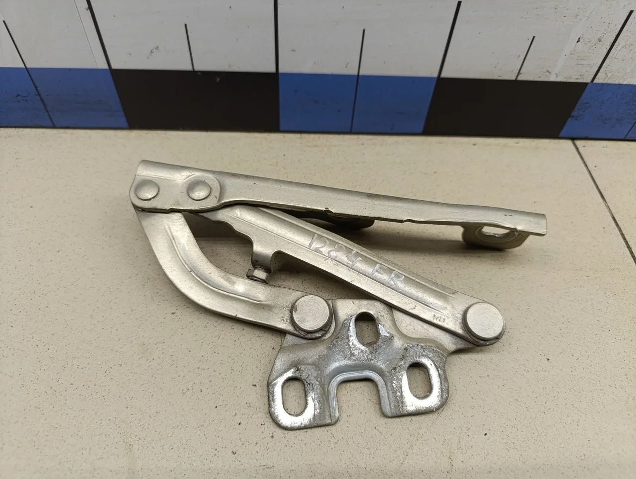 Петля капота правая Corsa D 2006-2015