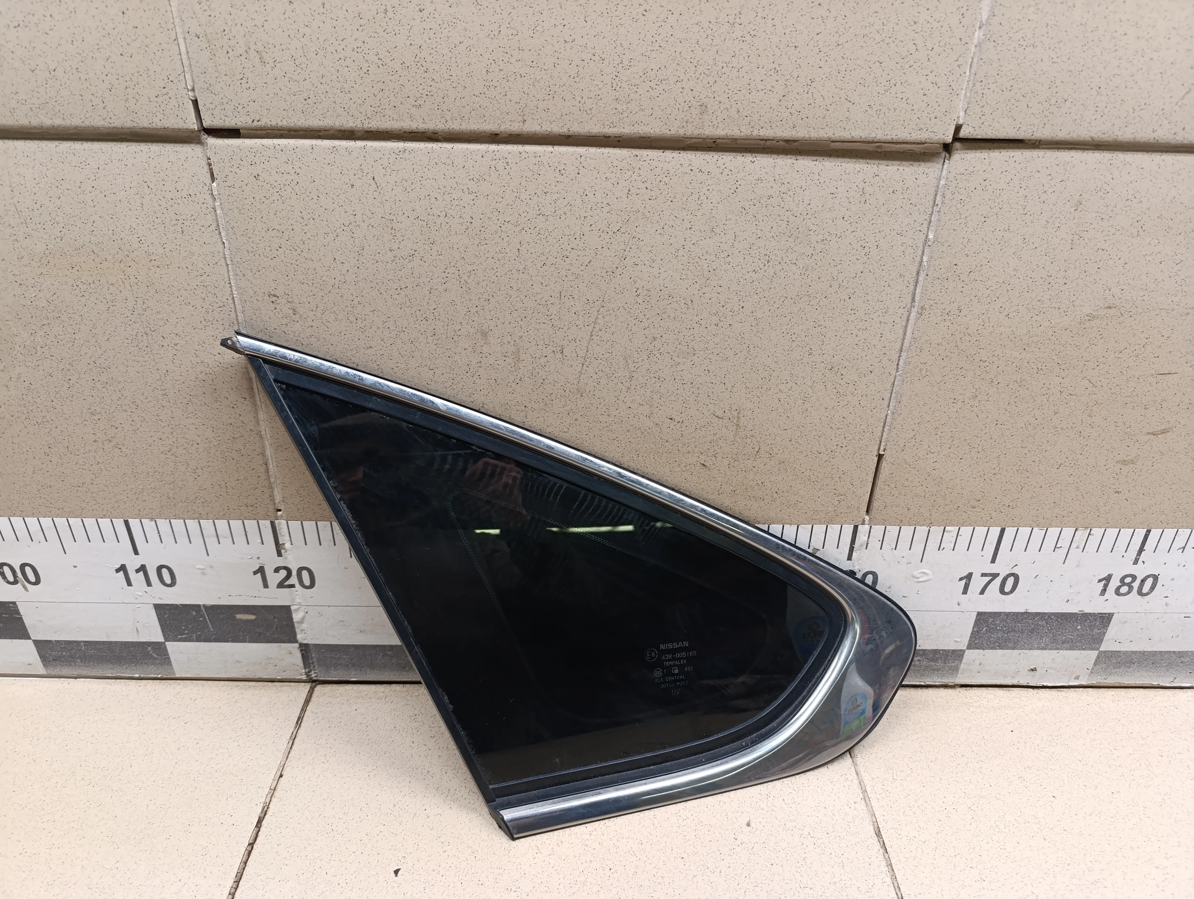 Стекло кузовное глухое левое Almera (G15) 2013>