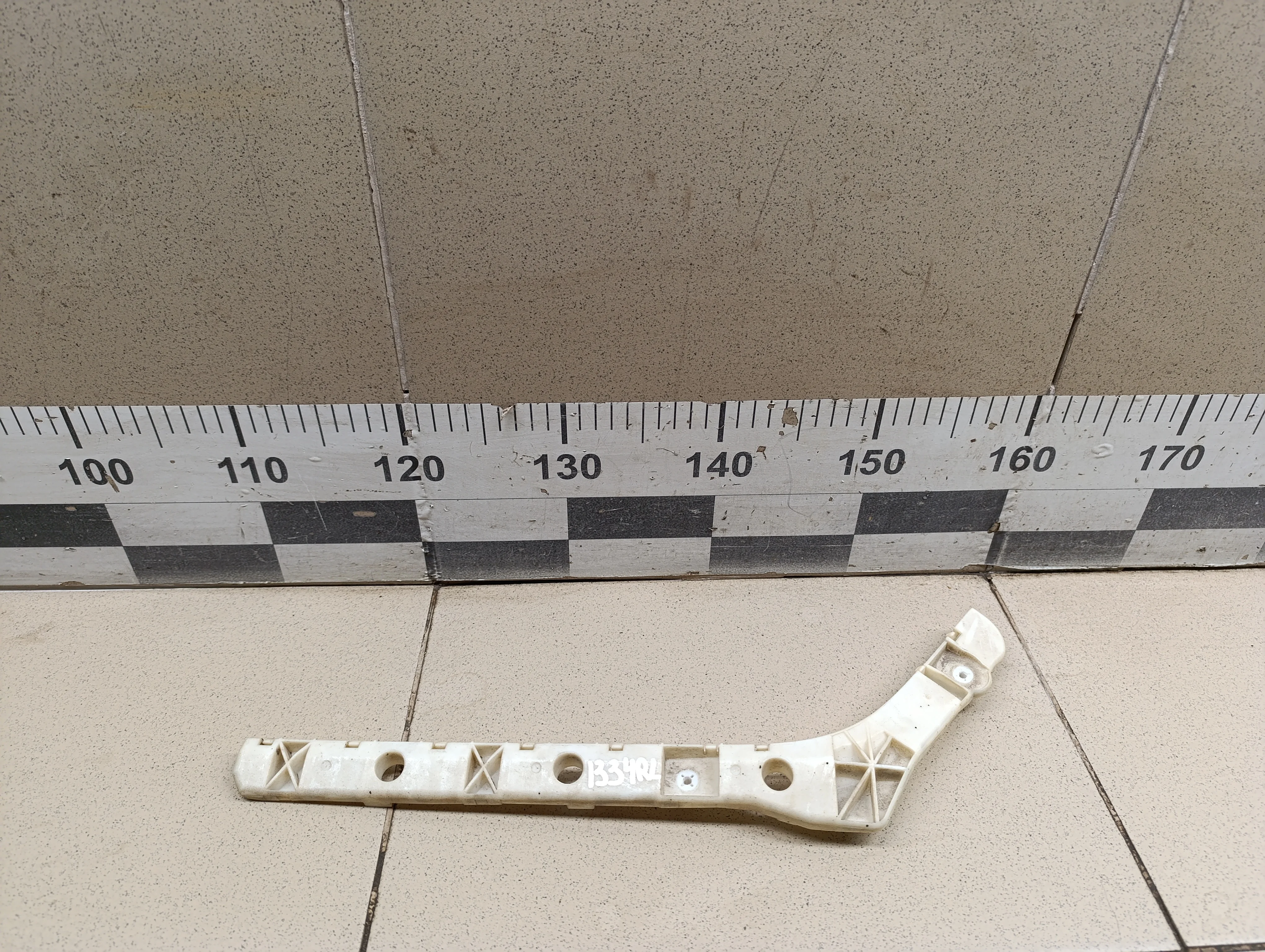 Направляющая заднего бампера левая Almera (G15) 2013>