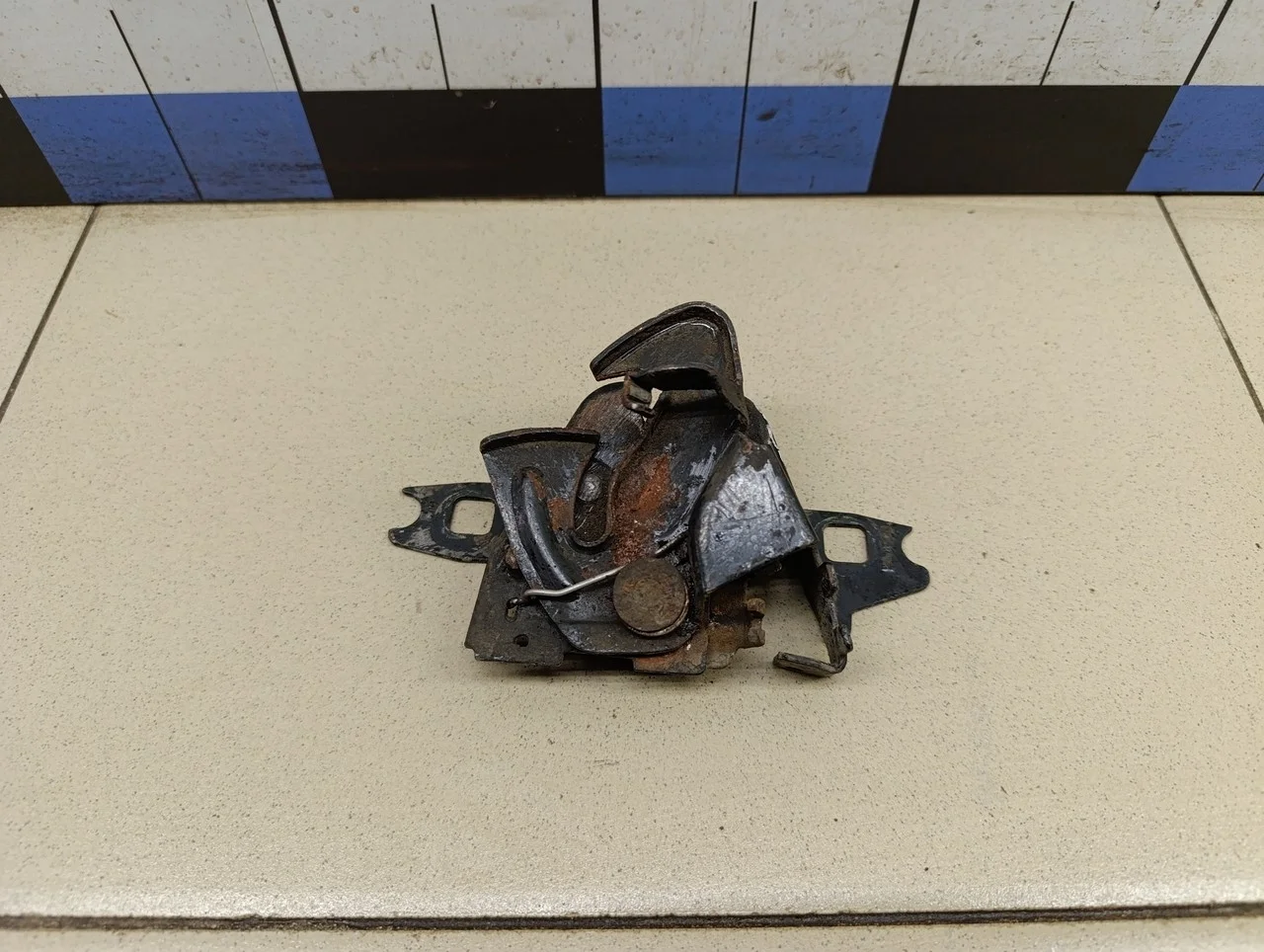 Замок капота Octavia (A4 1U-) 2000-2011