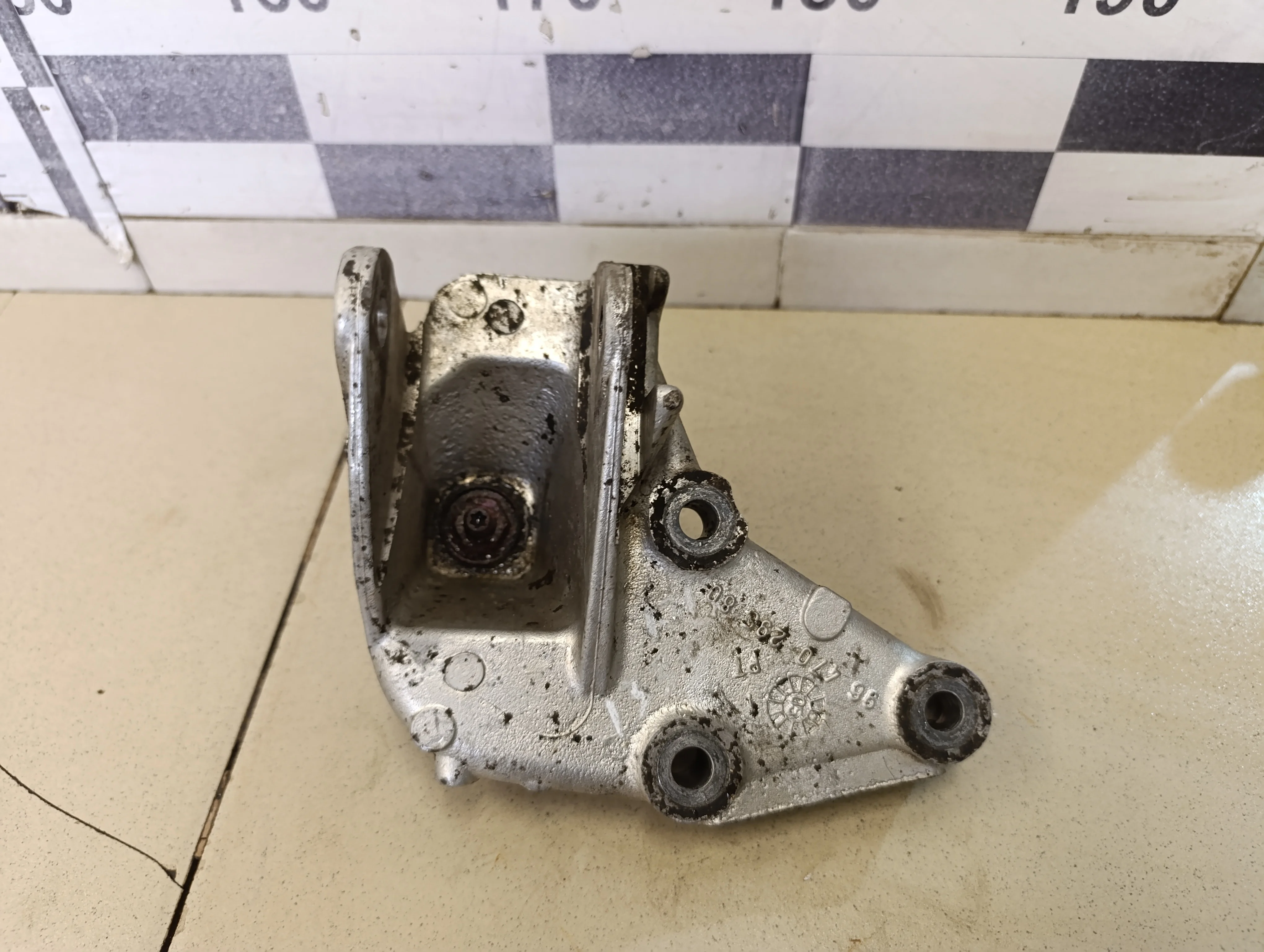 Кронштейн опоры двигателя 407 2004-2010