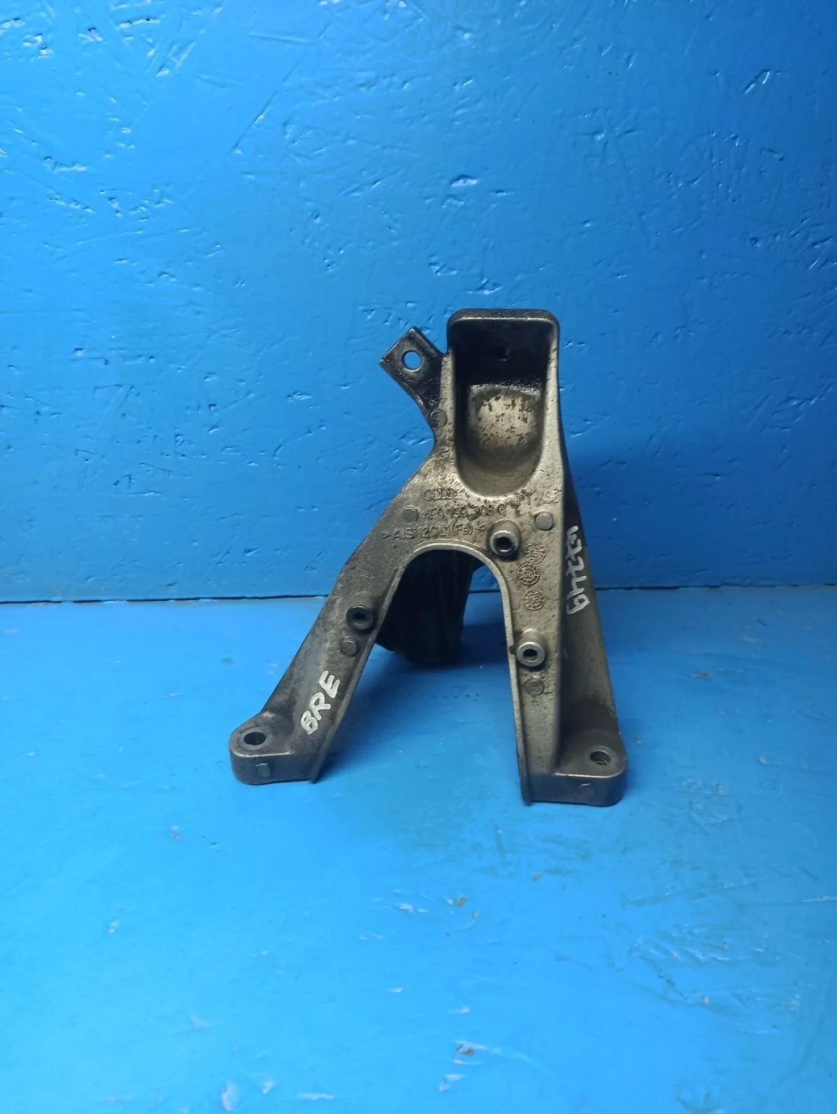 audi a6 c6 кронштейн двигателя