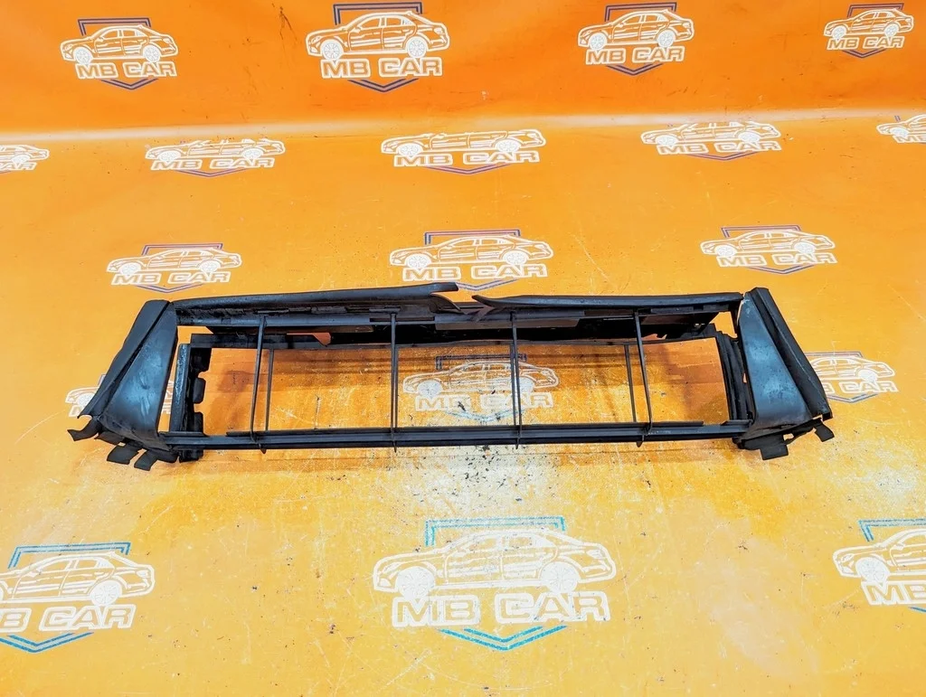Кожух радиатора Mercedes-Benz