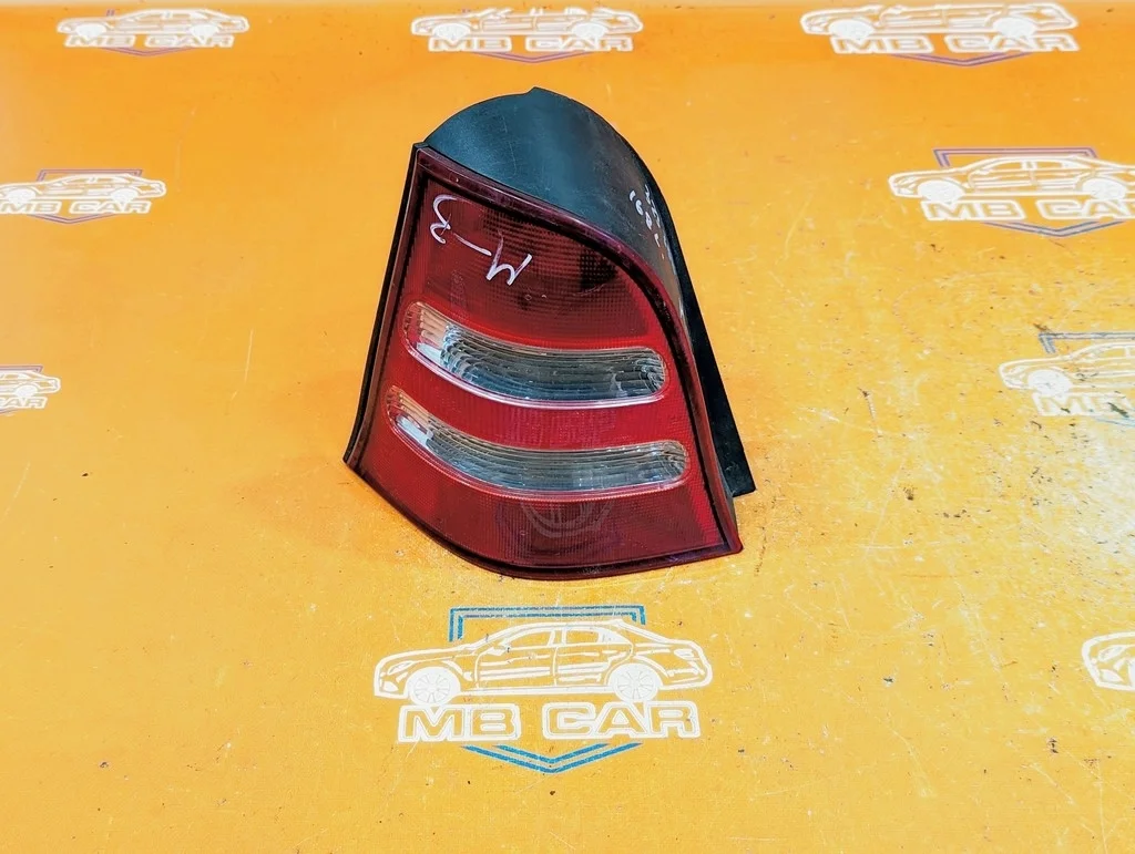 Фонарь задний левый Mercedes-Benz
