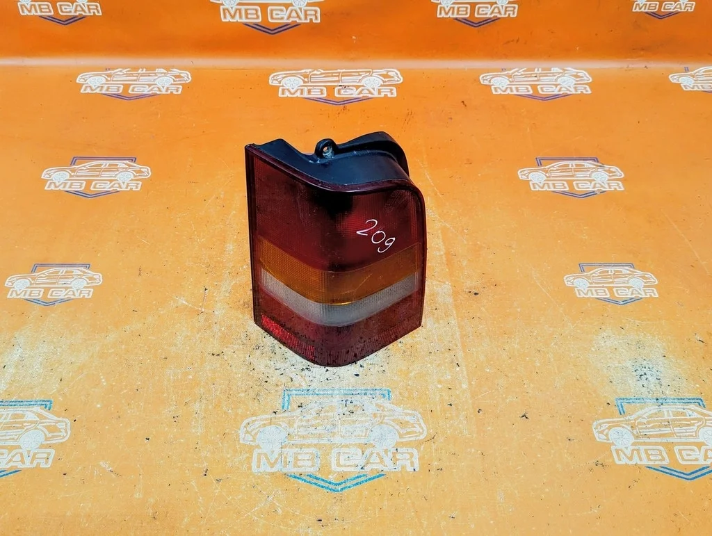 Фонарь задний левый Mercedes-Benz