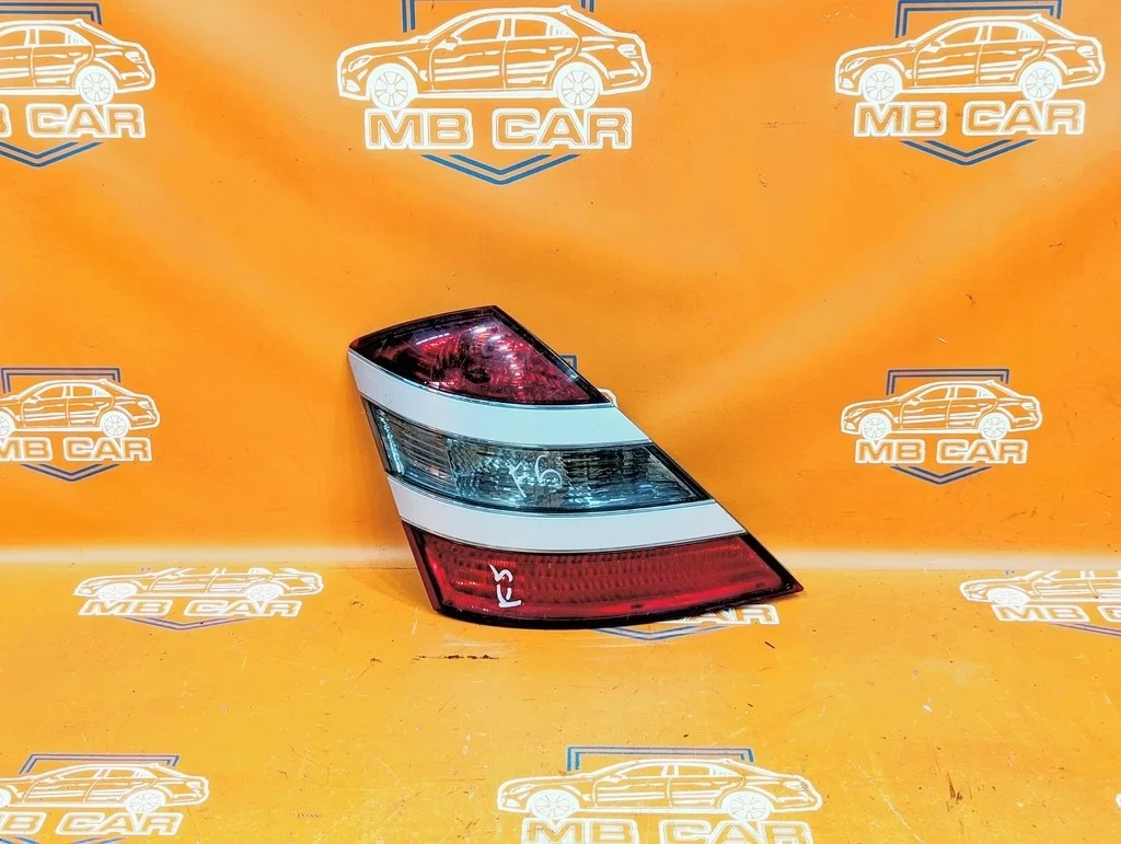 Фонарь задний левый Mercedes-Benz
