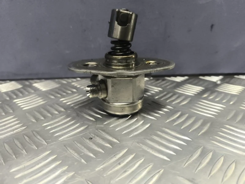 Топливный насос высокого давления BMW 3 2012 13518604229 F30 N20B20B