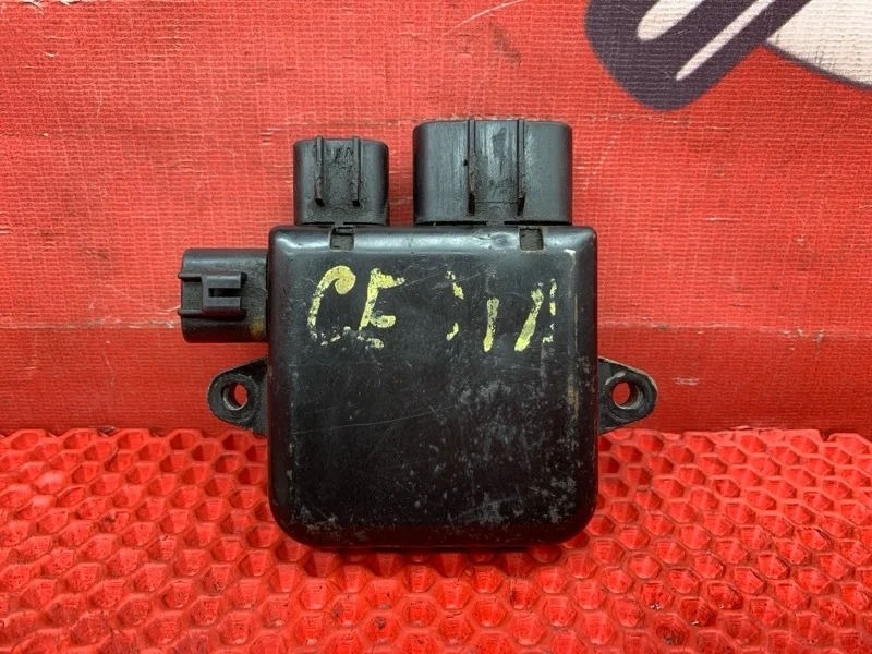 Блок управления вентилятором Mitsubishi Lancer cedia 2002 MR497751 CS5W 4G93