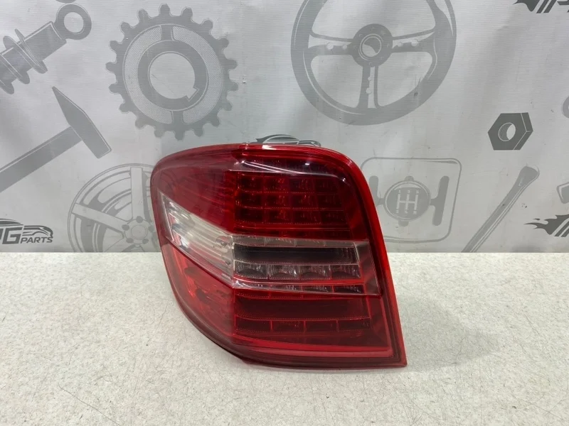 Фонарь задний левый Mercedes-benz 2009 W164