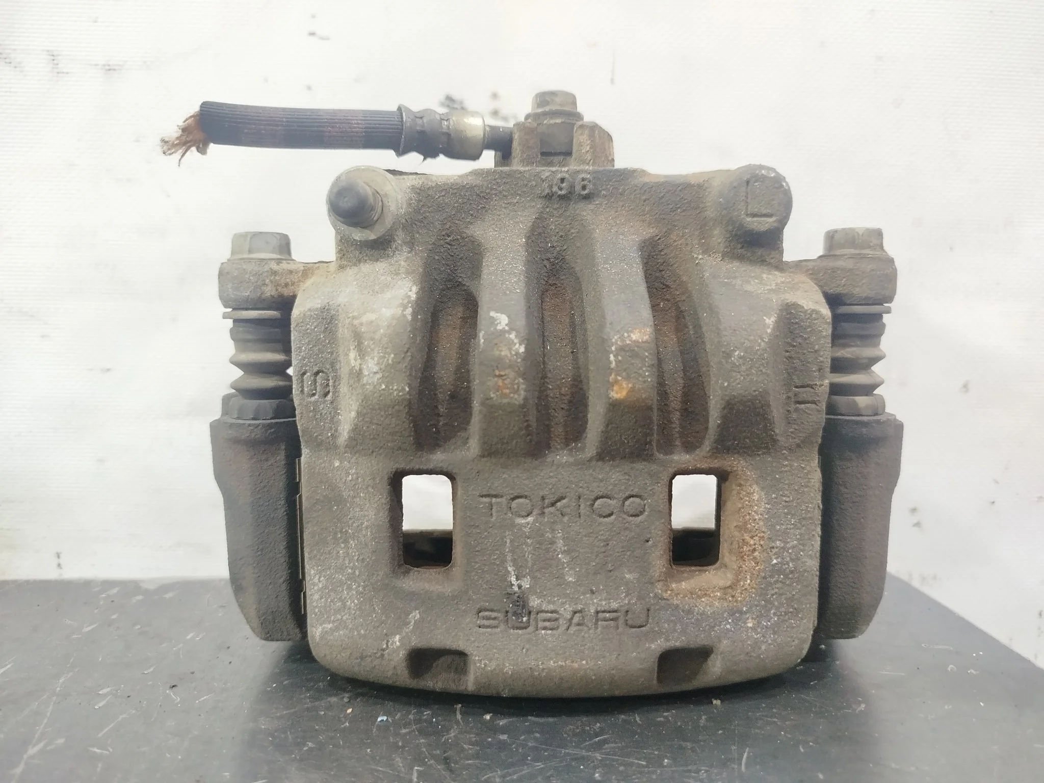 СУППОРТ В СБОРЕ SUBARU ПЕРЕД ЛЕВО 26292FE010