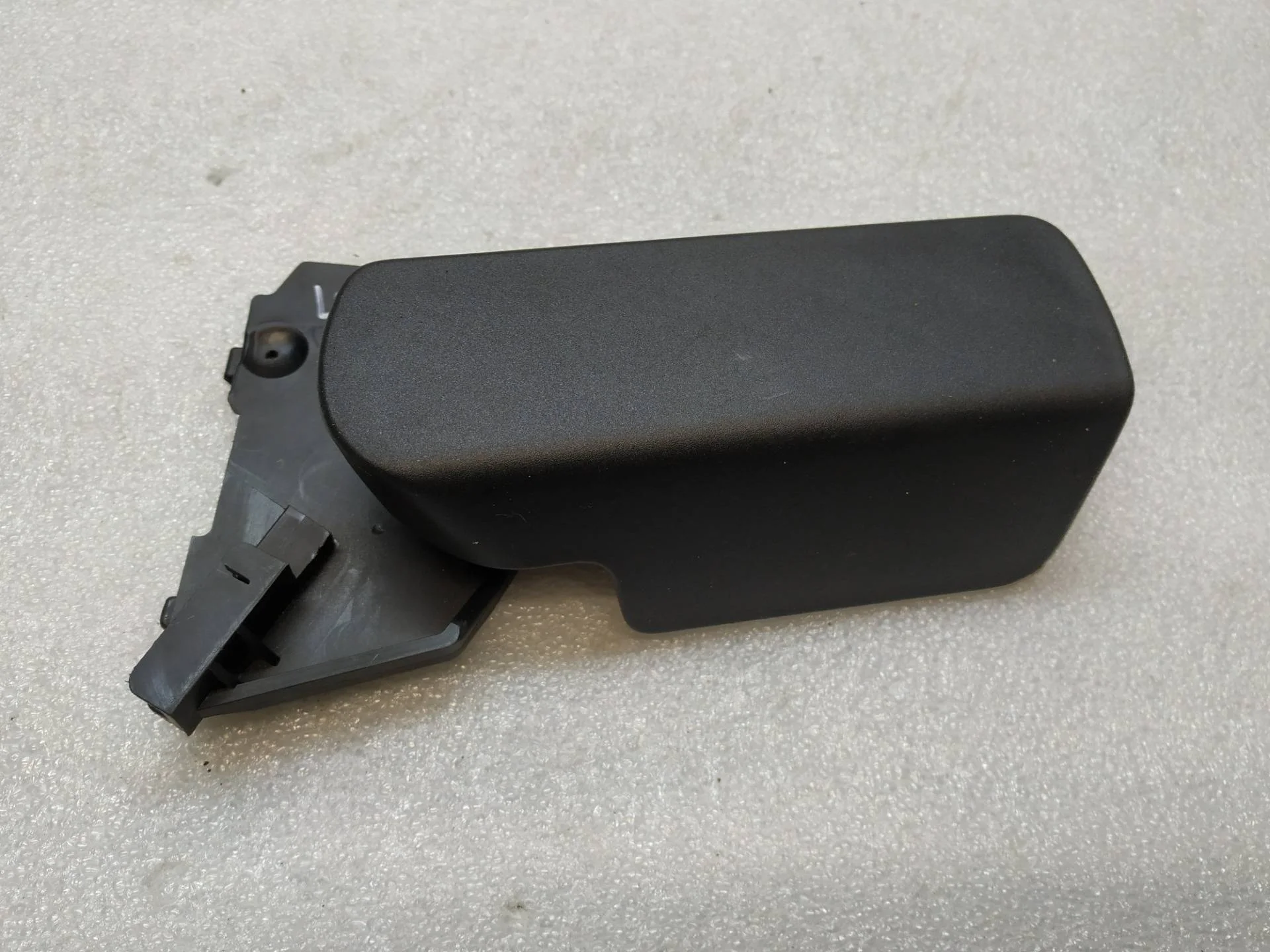 ручка открывания капота Volkswagen Touareg 2 7P6 2013