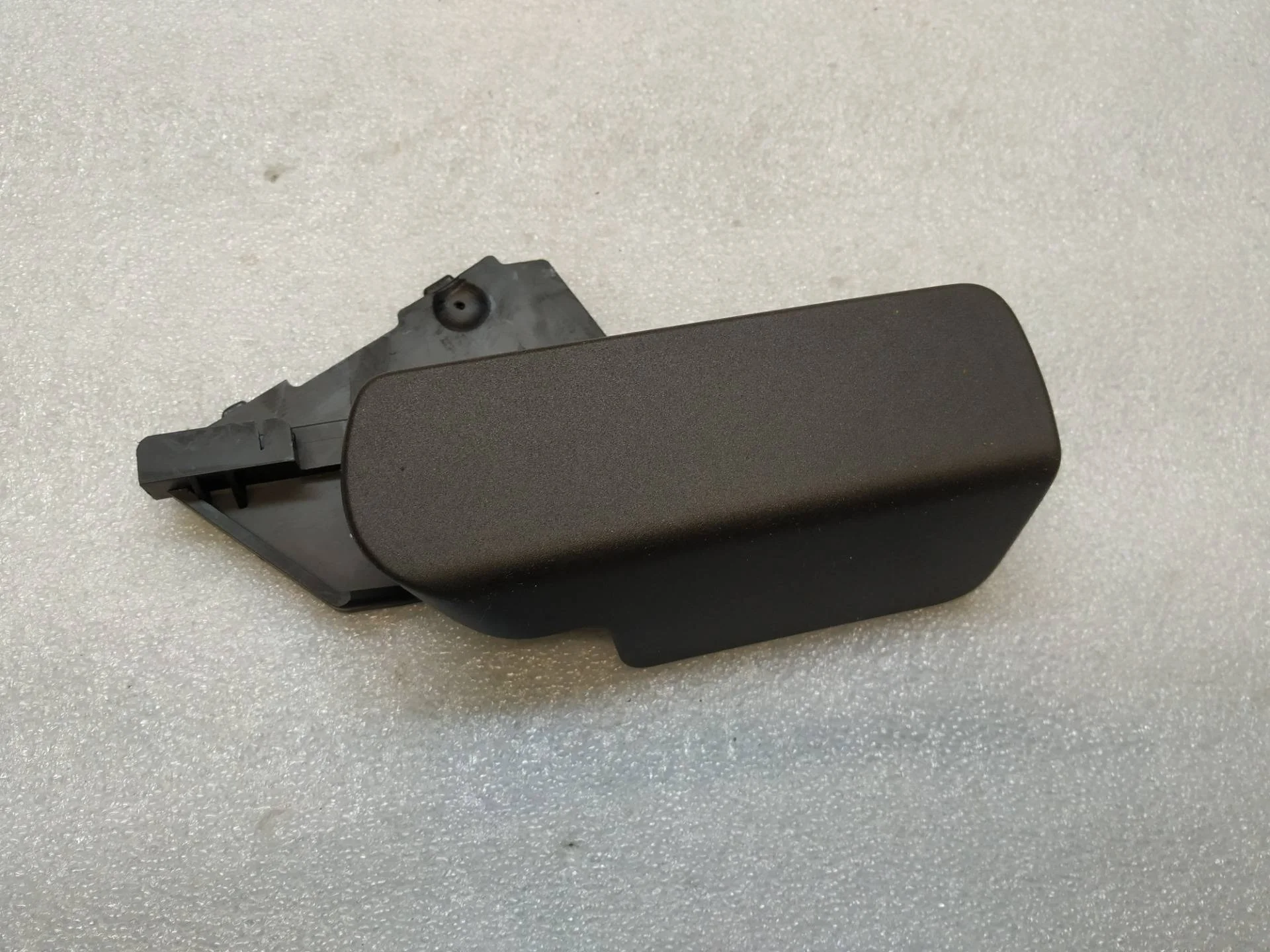 ручка открывания капота Volkswagen Touareg 7P6 2012