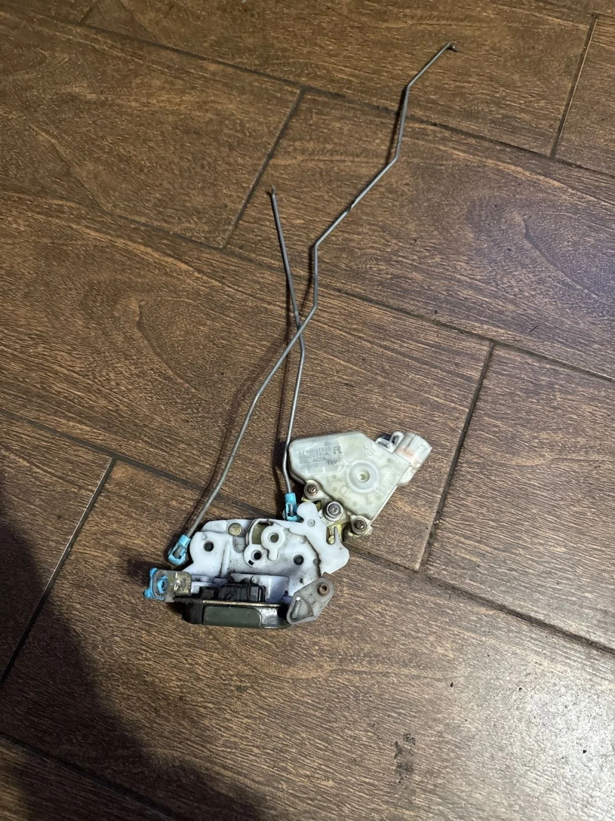 Замок двери задний левый Nissan Almera Classic I (2006—2013)