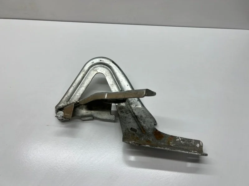 Петля капота правая Ford Explorer 5