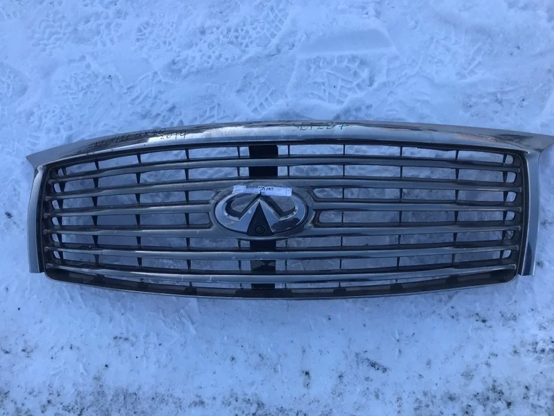 Решетка радиатора Infiniti QX80 2014 с дефектами 623101LA0A