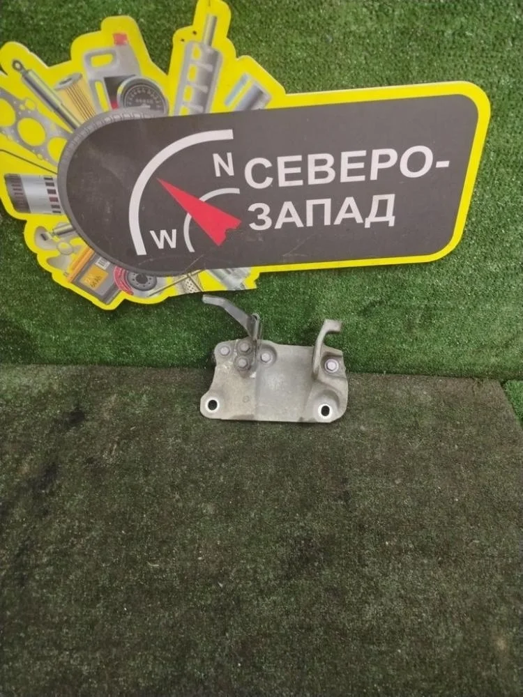 Кронштейн двигателя Toyota Camry 2018 1230436080 70 2ARFE, левый