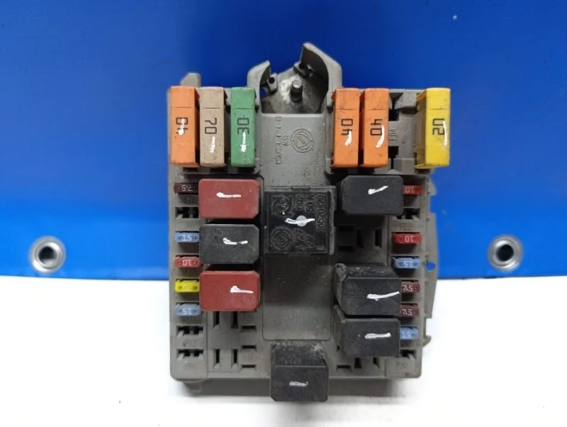 Блок предохранителей под капот Fiat Albea 2009 46766010 1.4 310 A2.011