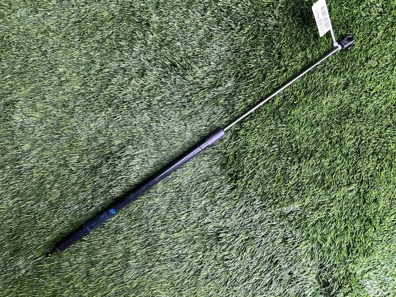 Амортизатор капота Renault Megane 2014 654710003R B95 F4R, передний