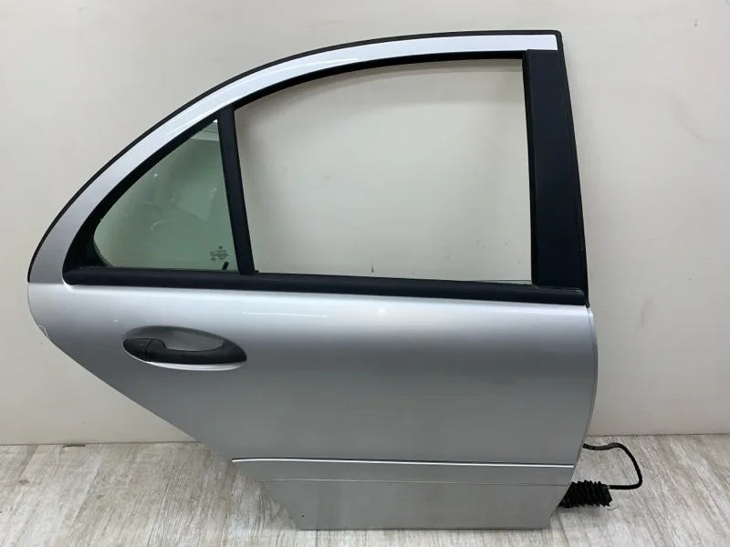 Дверь MERCEDES-BENZ C-CLASS 2005 A2037300805 СЕДАН 271.946 30 629634, задняя правая
