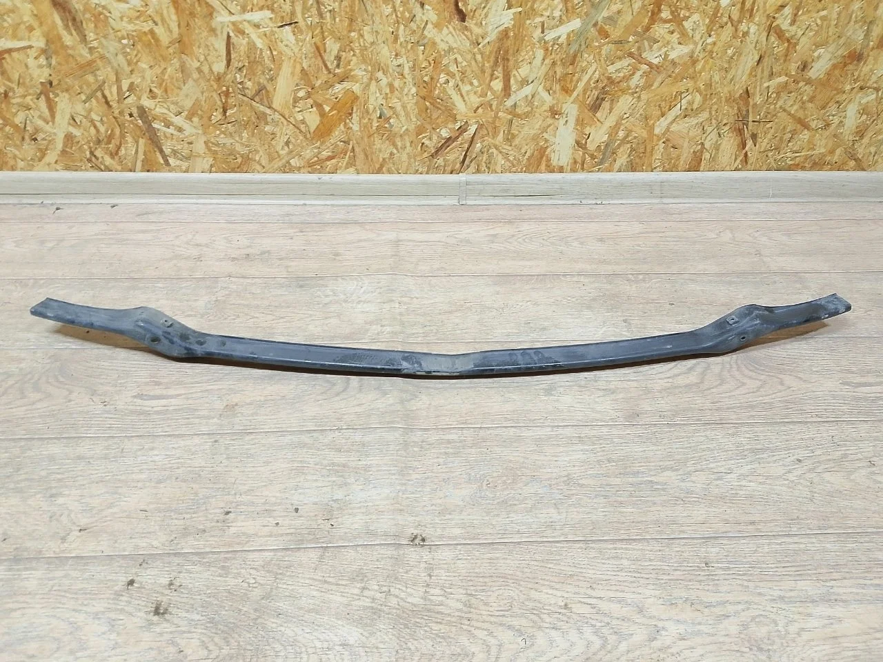 Усилитель бампера нижний BMW 3 2015 51647266325 F30, передний