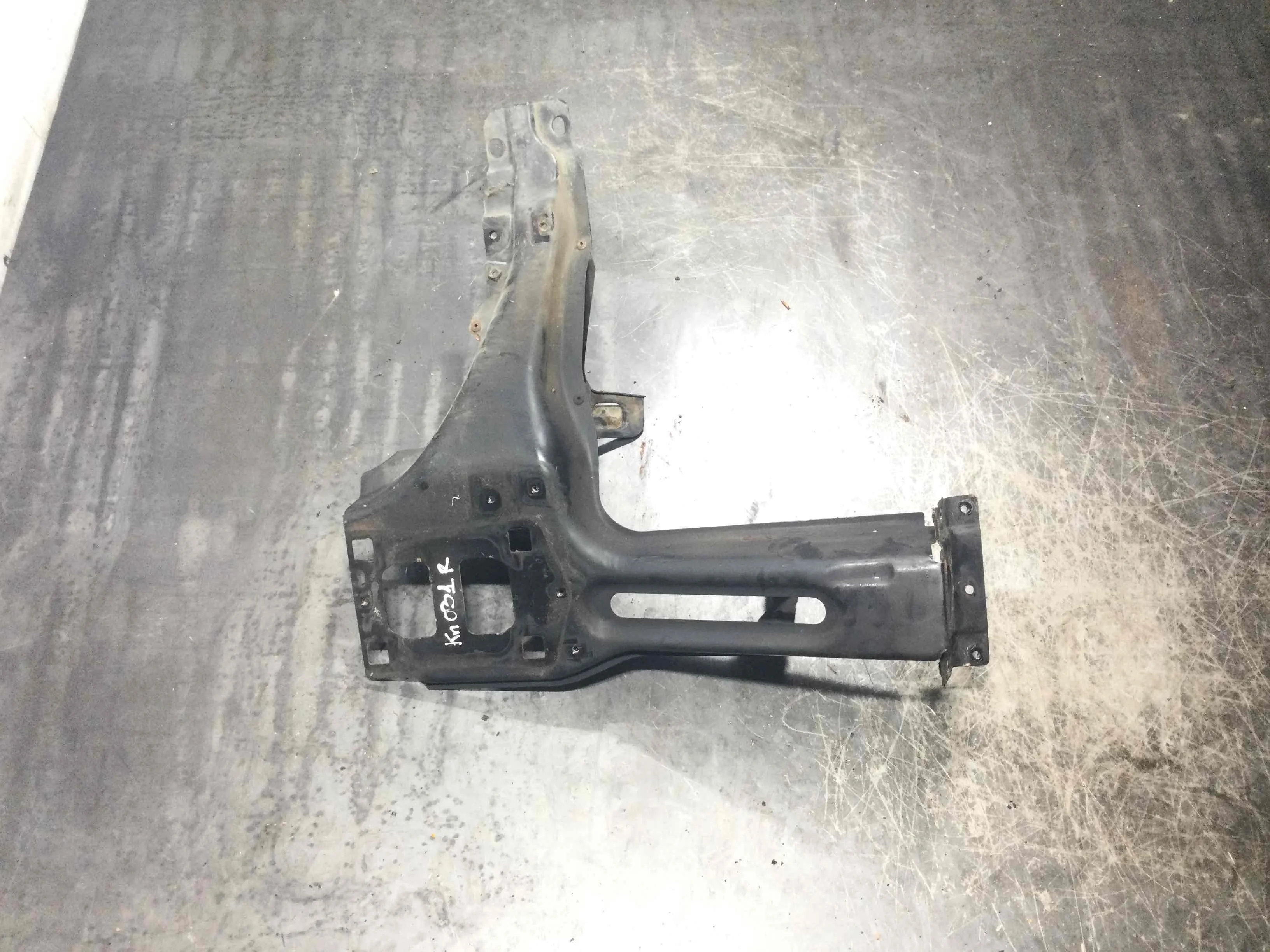 Крепление фары правой Land Rover Range Rover 3 поколение (2002-2005) бензин 4.4