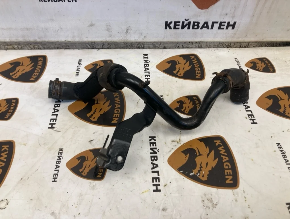 Патрубок системы охлаждения Volkswagen Tiguan 2010 5N