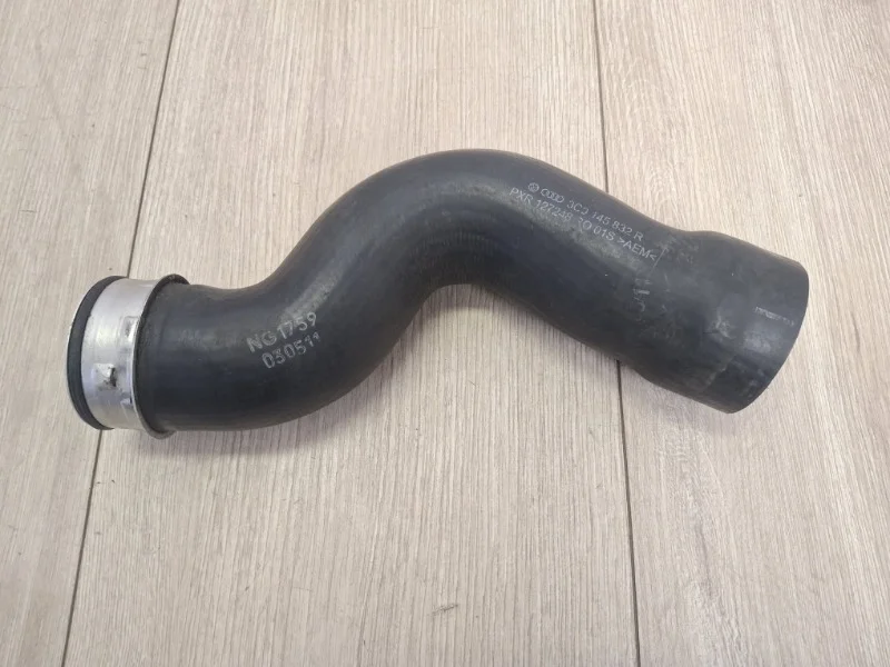 Патрубок интеркулера VW Passat 2010-2015 B7