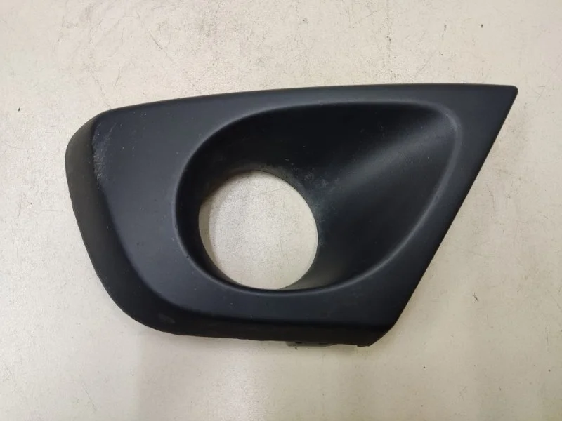 Рамка противотуманной фары правая Renault Duster 1