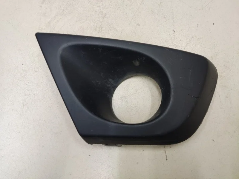 Рамка противотуманной фары левая Renault Duster 1