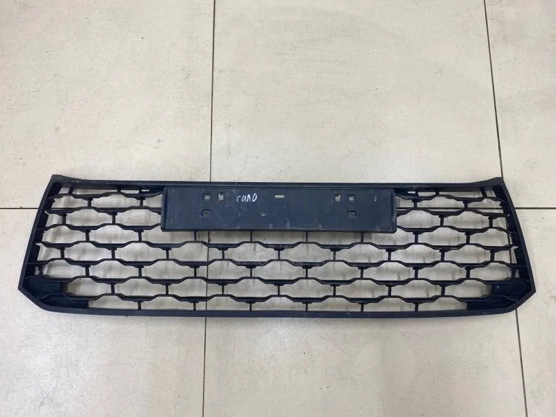 Решетка в бампер центральная передняя Mitsubishi