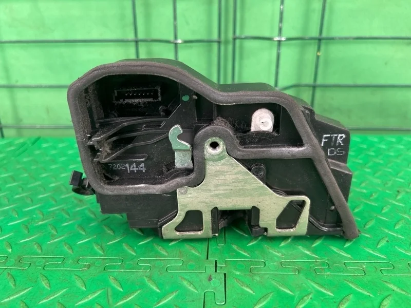 Замок двери BMW X5 E70