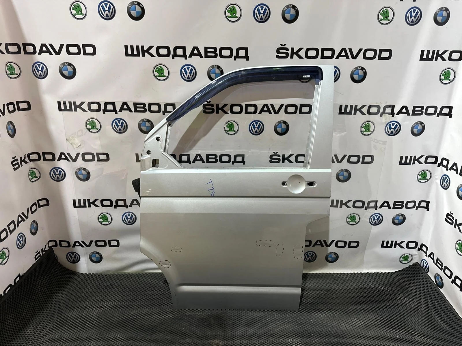 Дверь Volkswagen Transporter 2005 7E0831055G T5 2.5 AXE, передняя левая