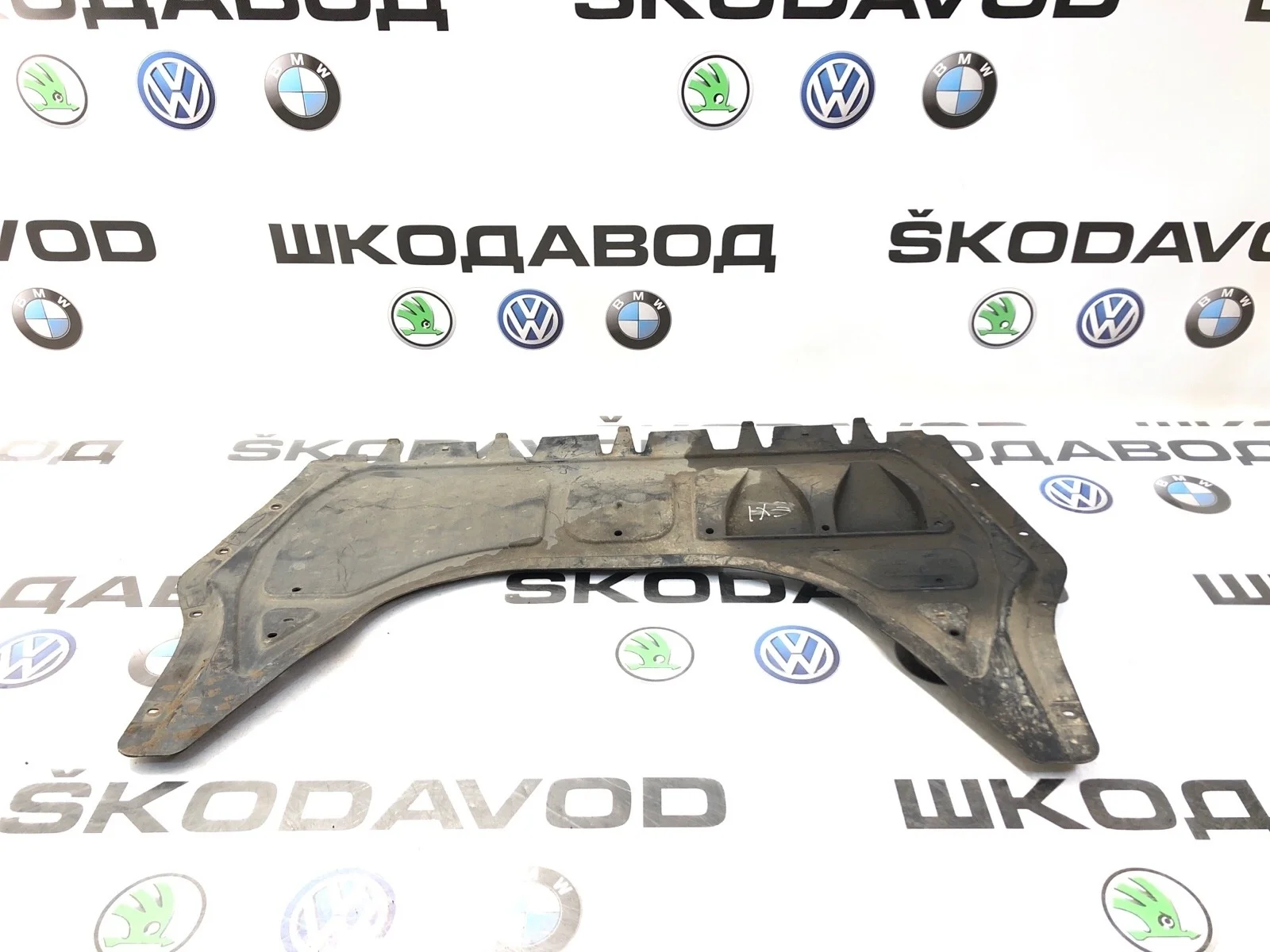 Пыльник двигателя Skoda Octavia 2011 1K0825237J A5 (1Z) 1.8 CDAB