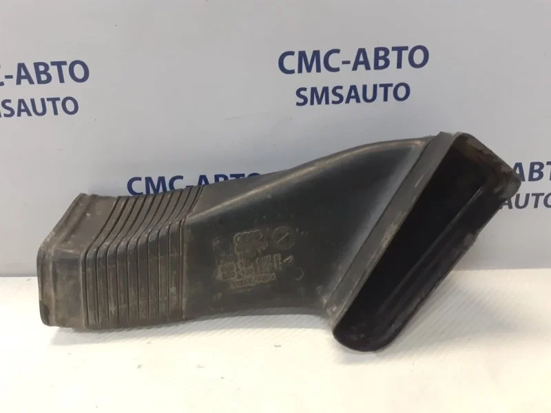 Патрубок воздушный Audi A6 Allroad 2000-2004 8D0129617D C5 2.7T