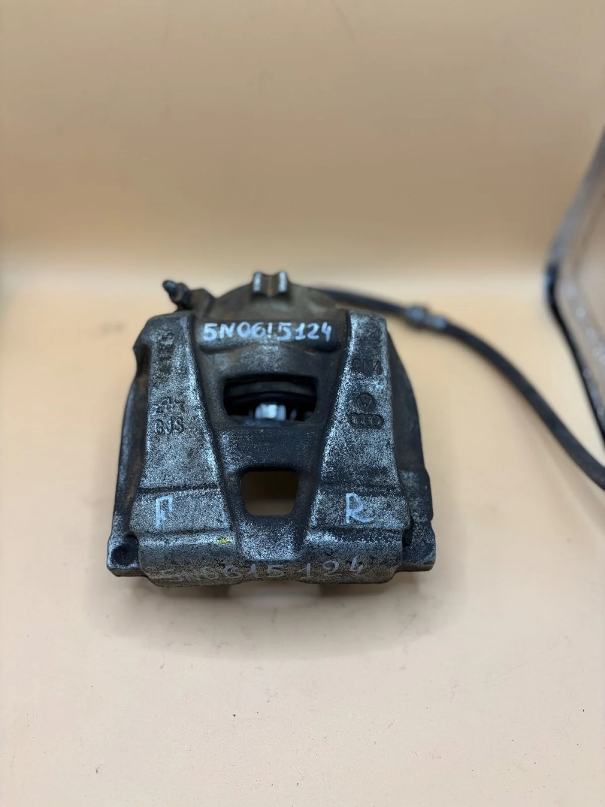 Суппорт тормозной передний Volkswagen Tiguan I рестайлинг (2011—2019)