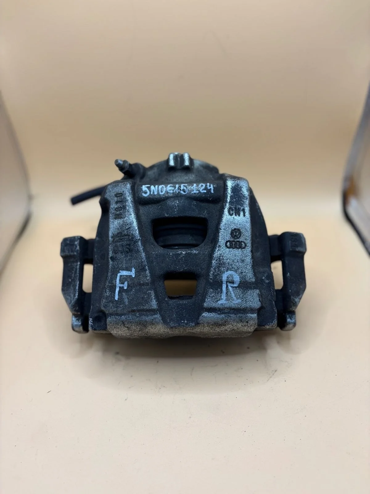 Суппорт тормозной передний Volkswagen Tiguan I рестайлинг (2011—2019)