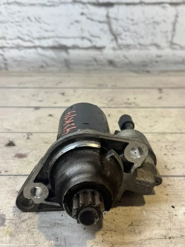 Стартер VW Caddy 2011