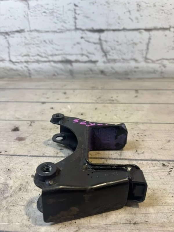 Кронштейн кпп vw Golf 5 2008