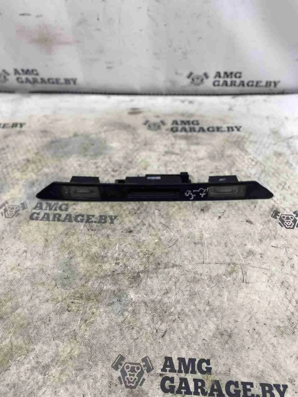 Накладка подсветки номера Audi C6 рестайлинг (2008—2011) 8P48275743FZ