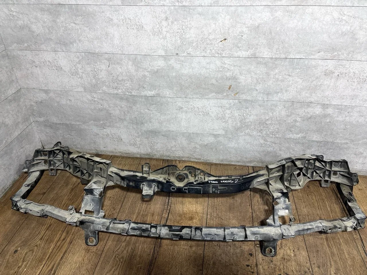 передняя панель (телевизор) Ford Focus 2