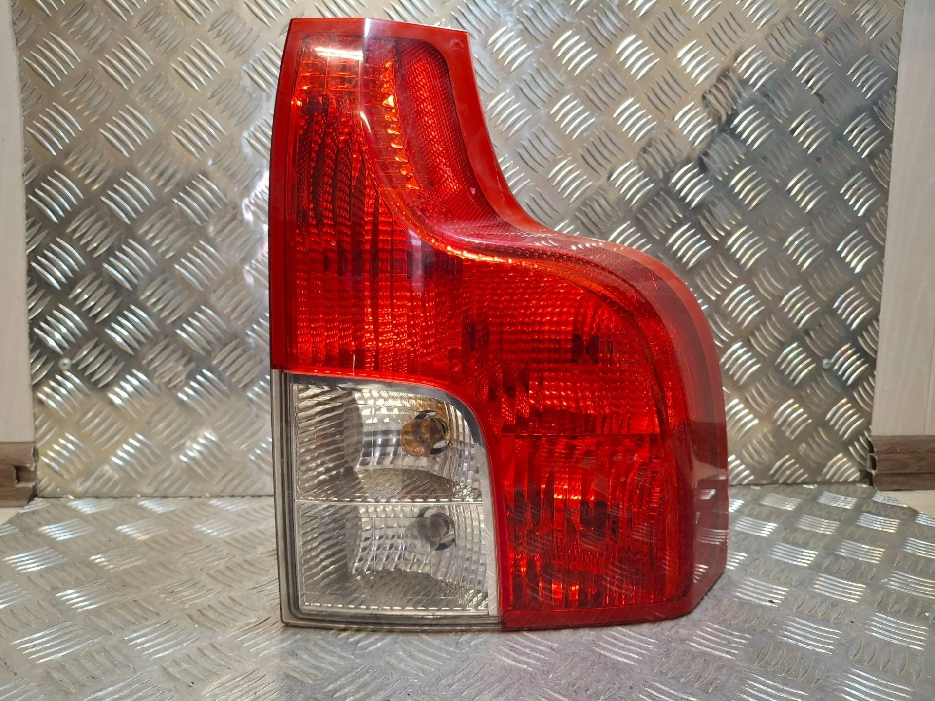 фонарь задний правый Volvo XC90