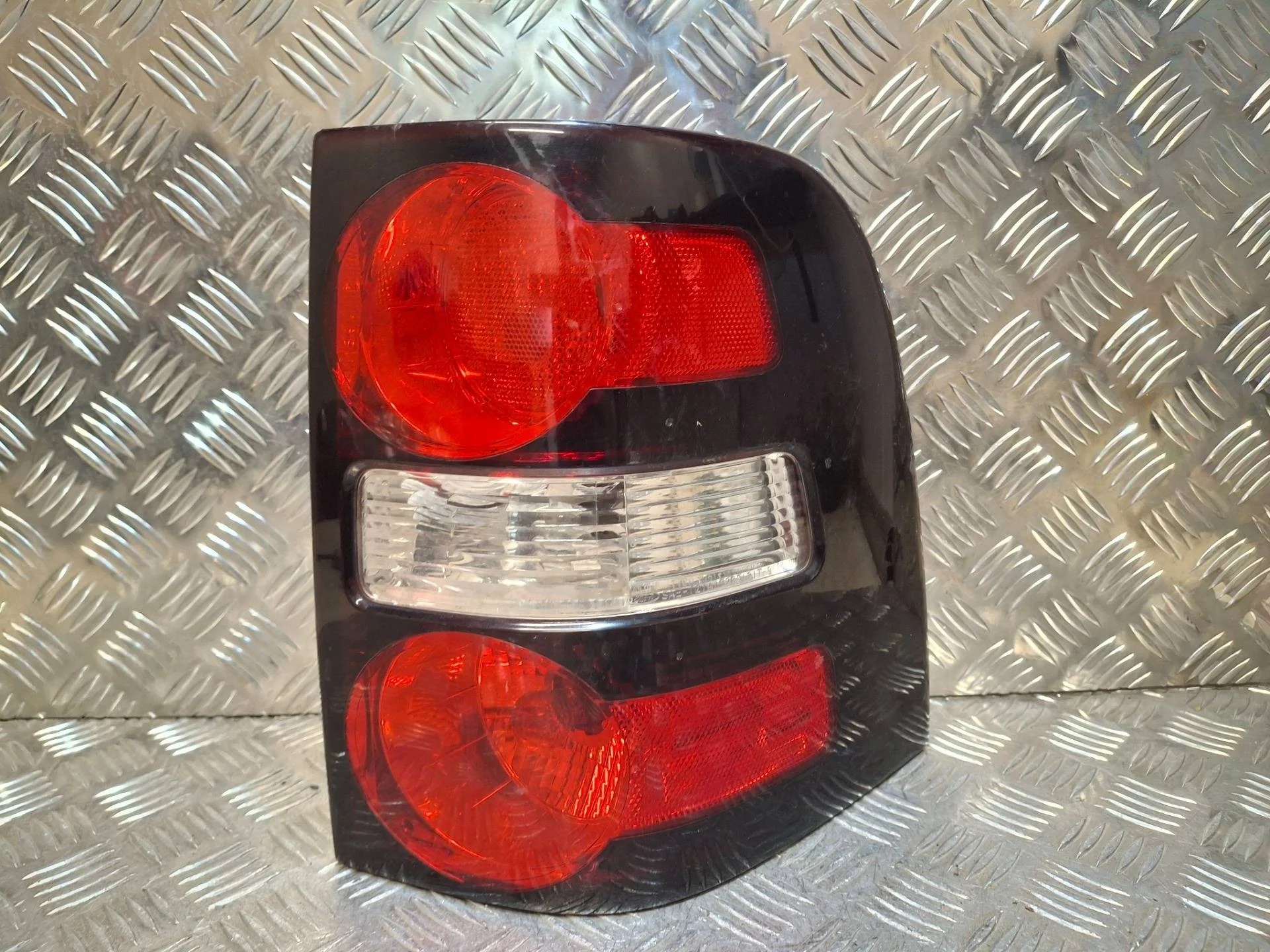 фонарь задний правый Ford Explorer 4  U251