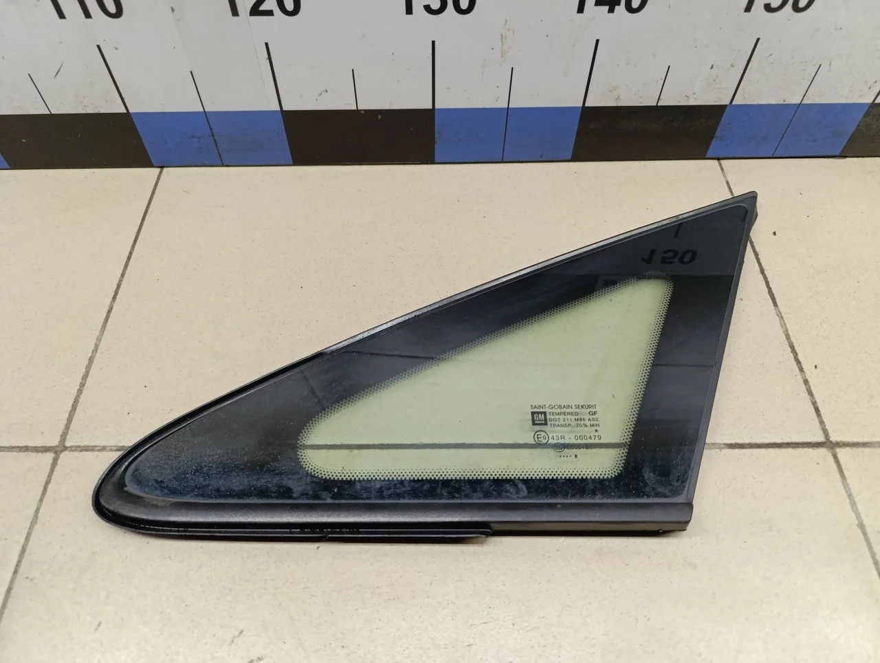 Стекло кузовное глухое левое Corsa D 2006-2015