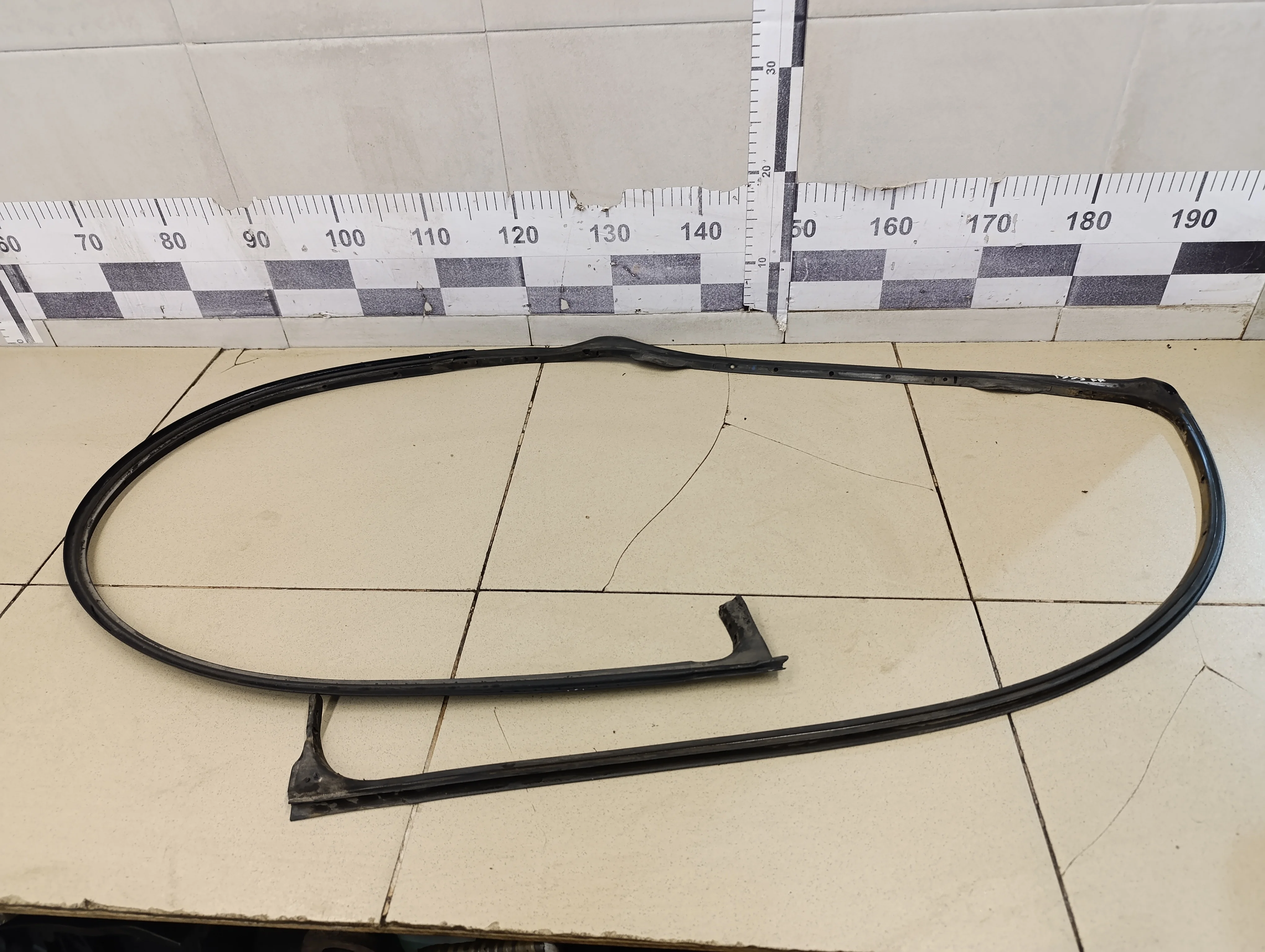 Уплотнитель двери Octavia (A5 1Z-) 2004-2013