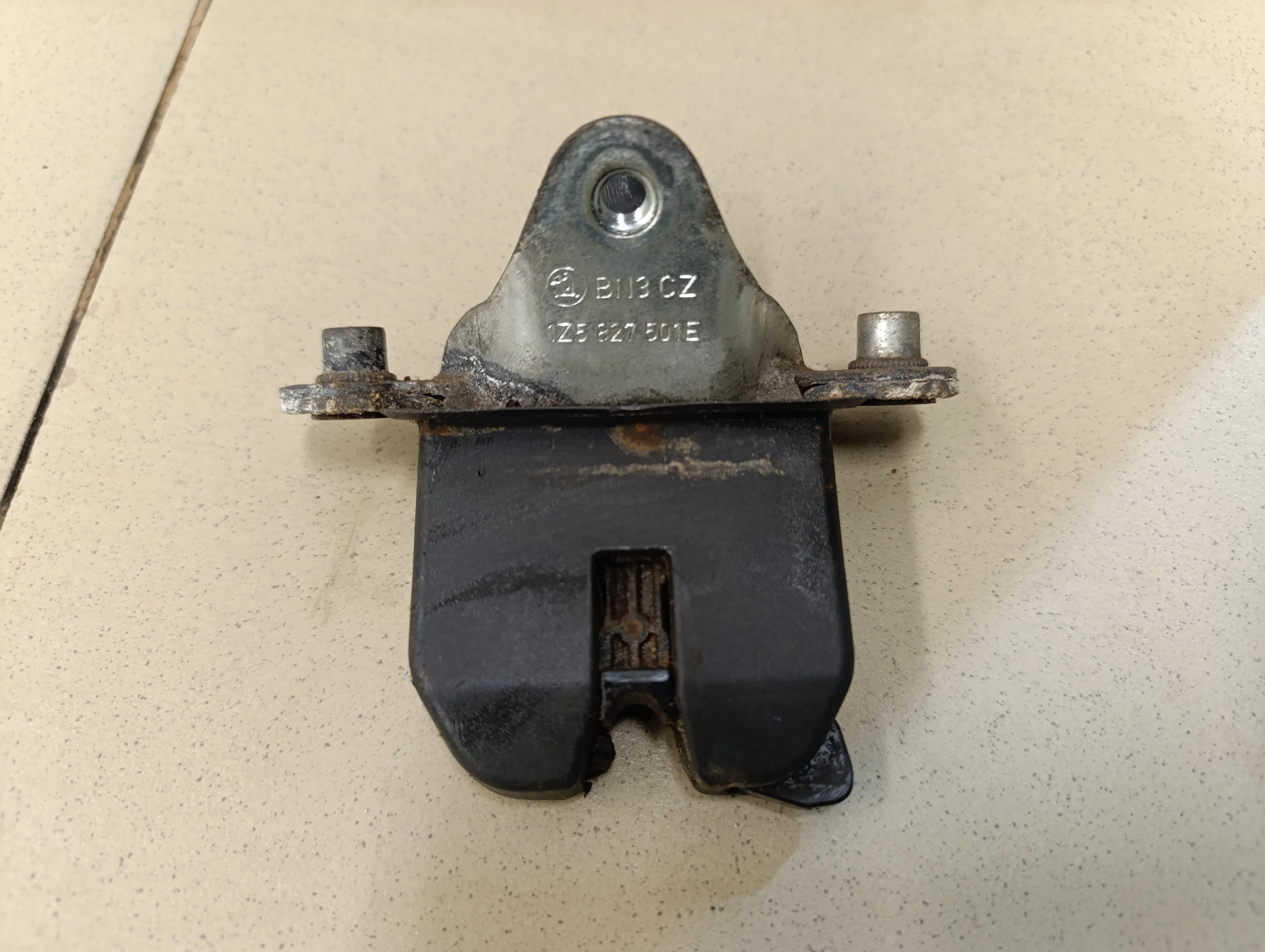 Замок багажника Octavia (A5 1Z-) 2004-2013