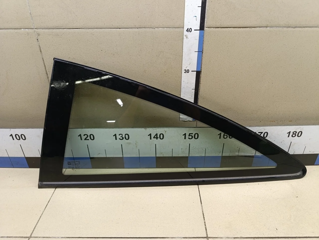 Стекло кузовное глухое левое Corsa D 2006-2015